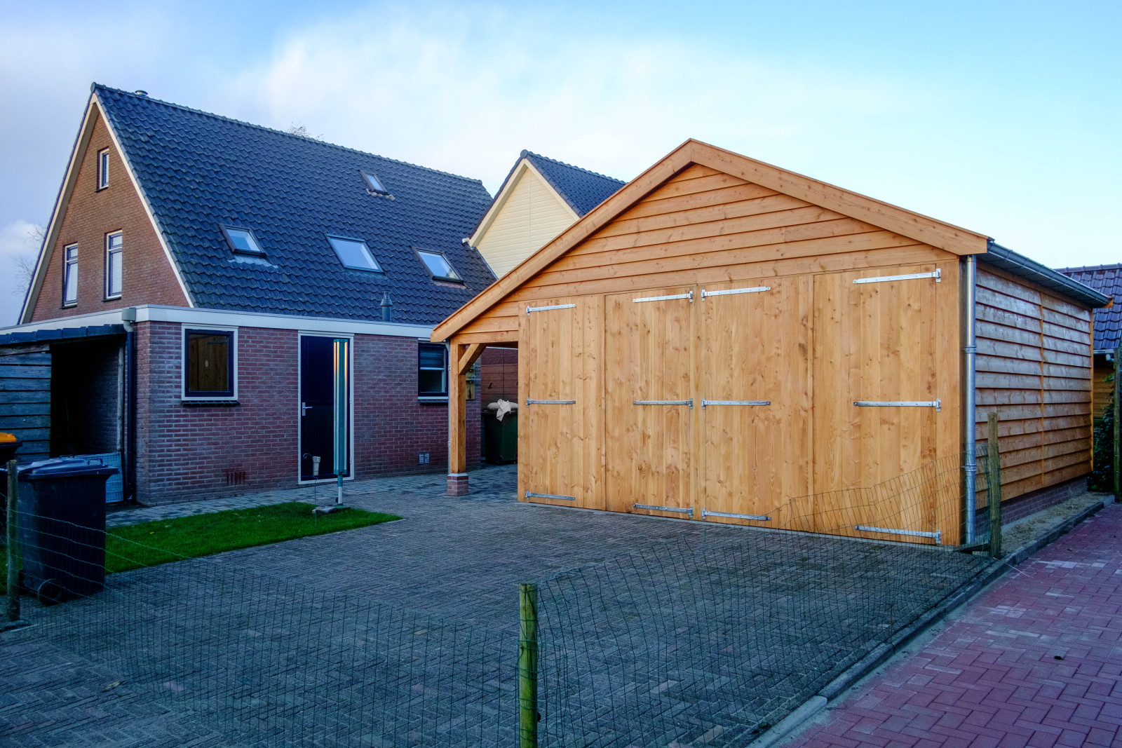 werkzaamheid namens Productie Dubbele houten garage met extra hoge deuren en wanden - Nieuweschuur